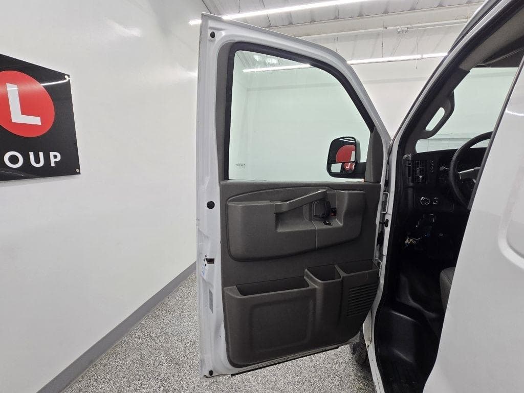 2019 Chevrolet Express - Image 22