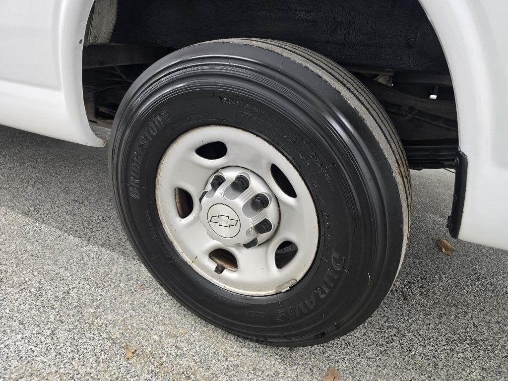 2019 Chevrolet Express - Image 24