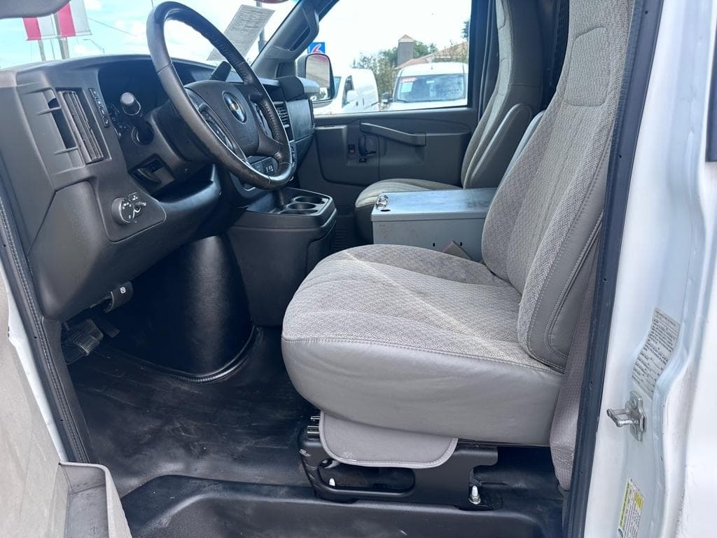 2020 Chevrolet Express - Image 11