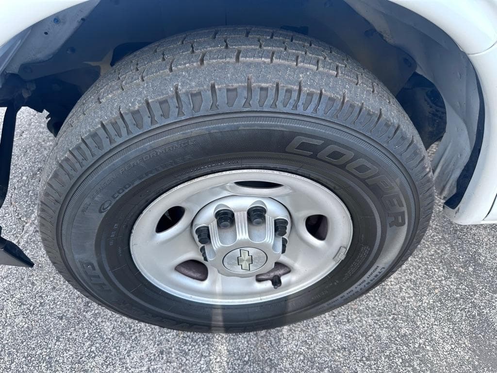 2020 Chevrolet Express - Image 18