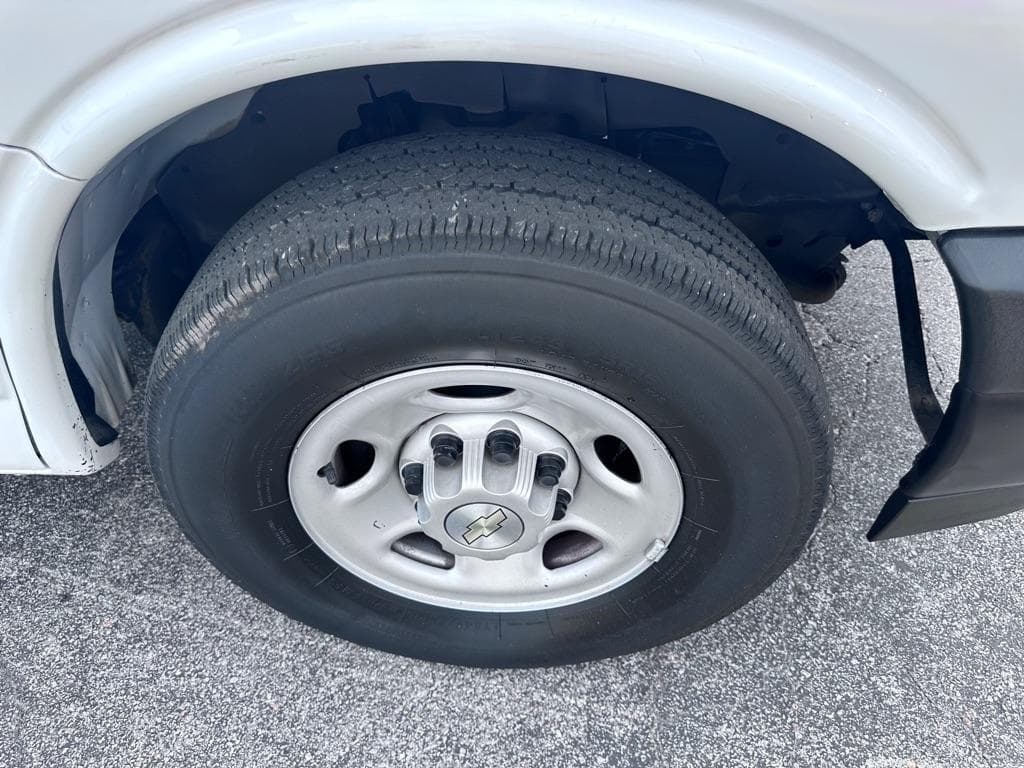 2020 Chevrolet Express - Image 19