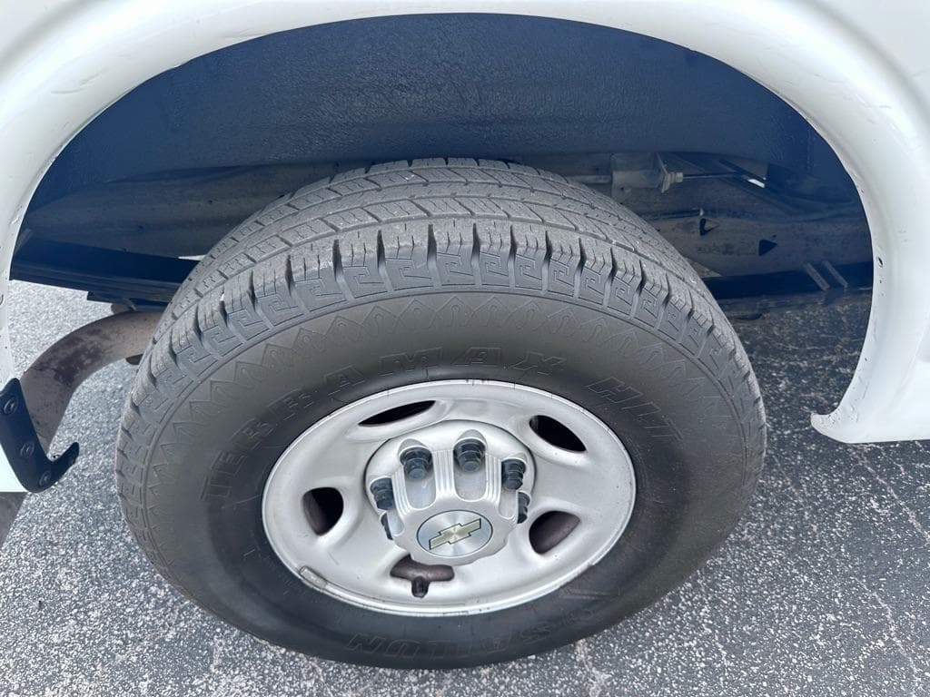 2020 Chevrolet Express - Image 20