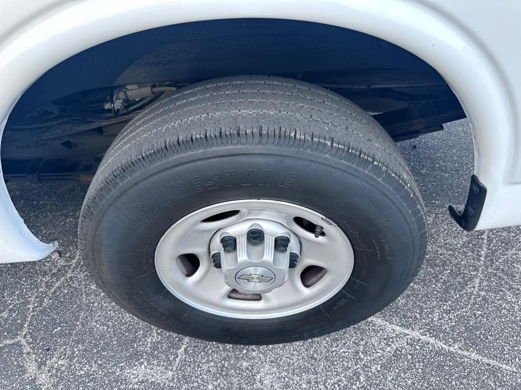 2020 Chevrolet Express - Image 21