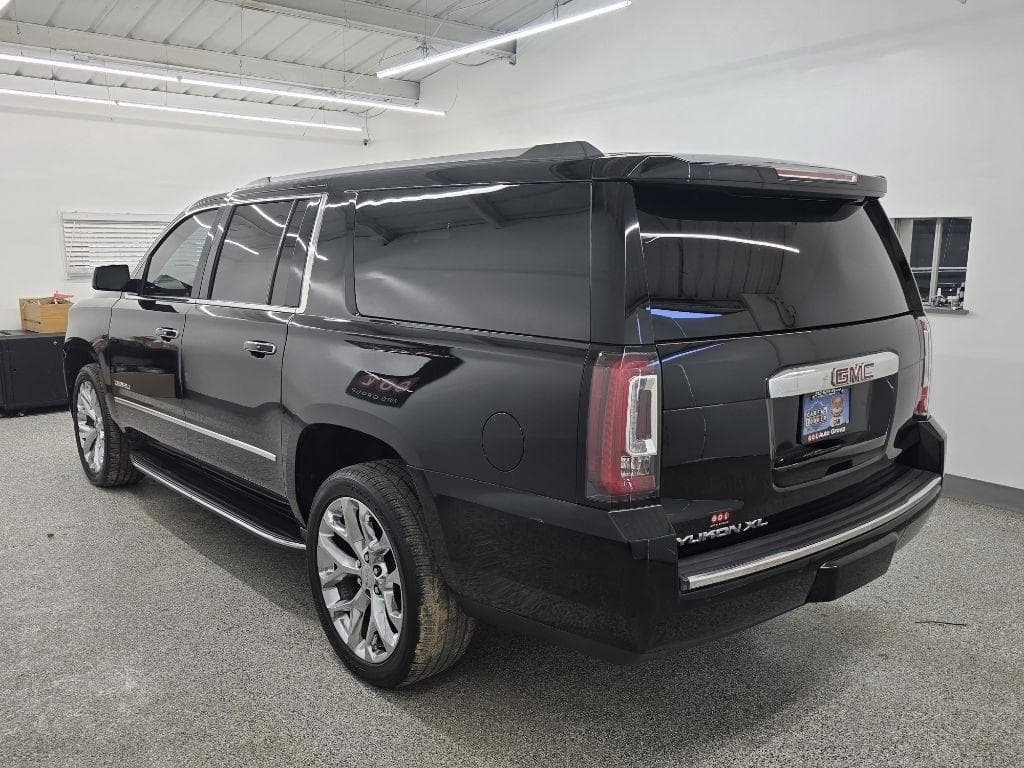 2020 GMC Yukon - Image 2