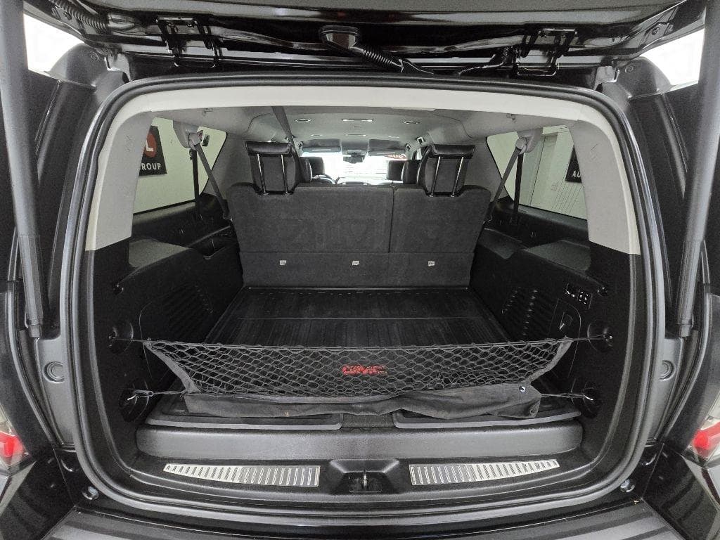 2020 GMC Yukon - Image 14