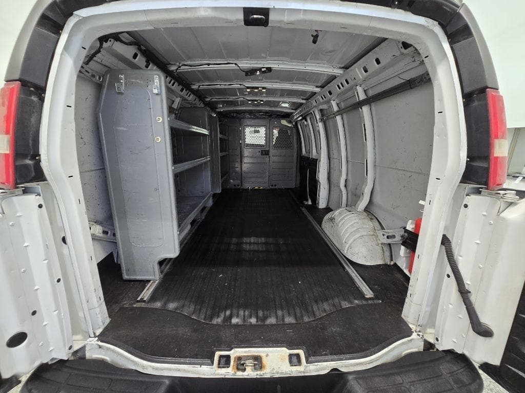 2017 CHEVROLET Express - Image 10