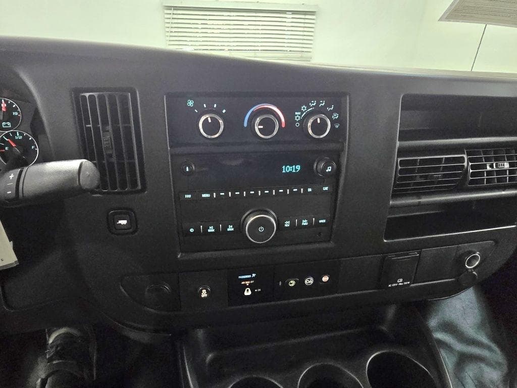 2017 CHEVROLET Express - Image 15