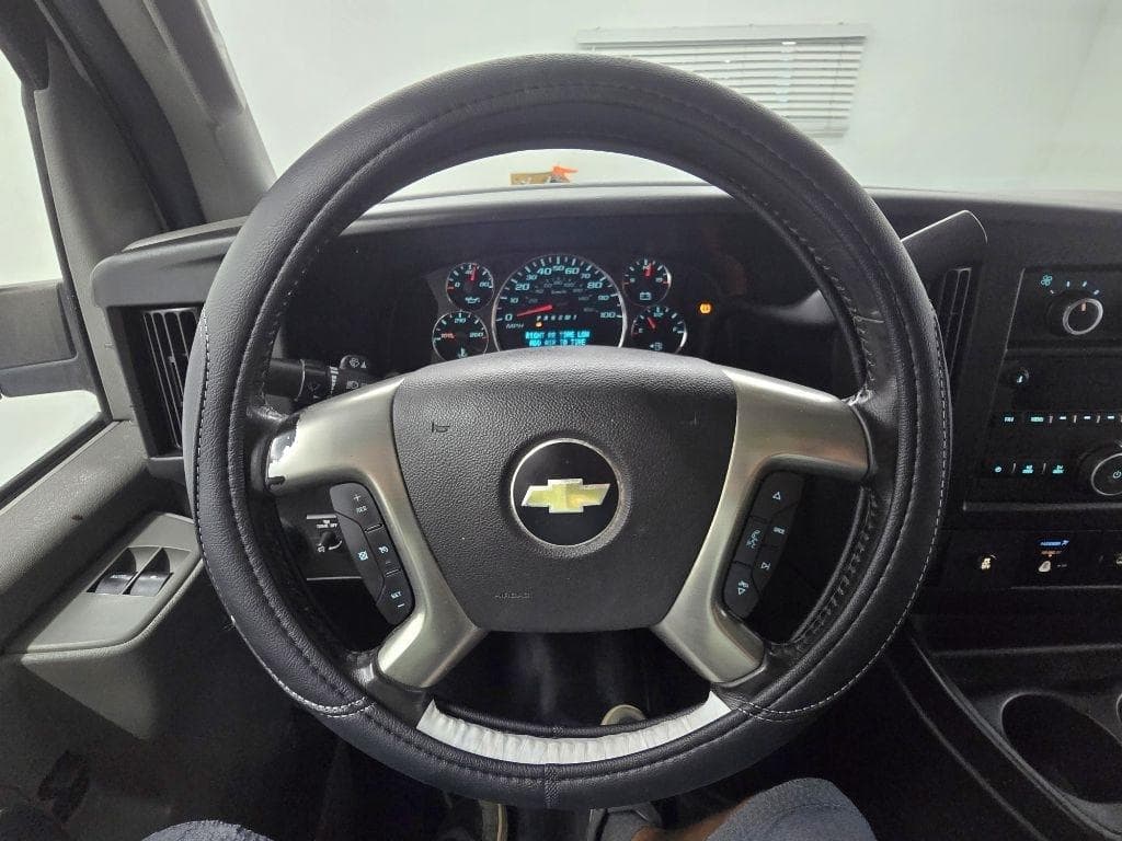 2017 CHEVROLET Express - Image 17