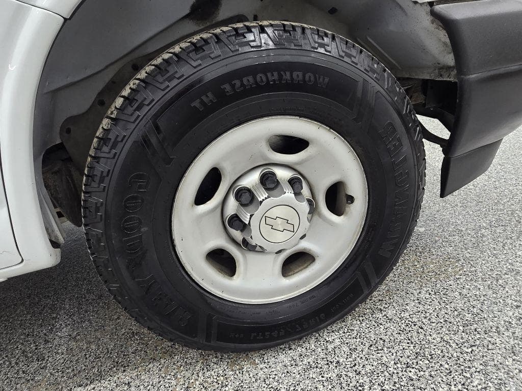 2017 CHEVROLET Express - Image 23