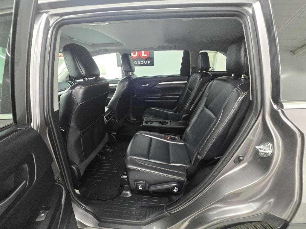 2019 TOYOTA Highlander - Image 11