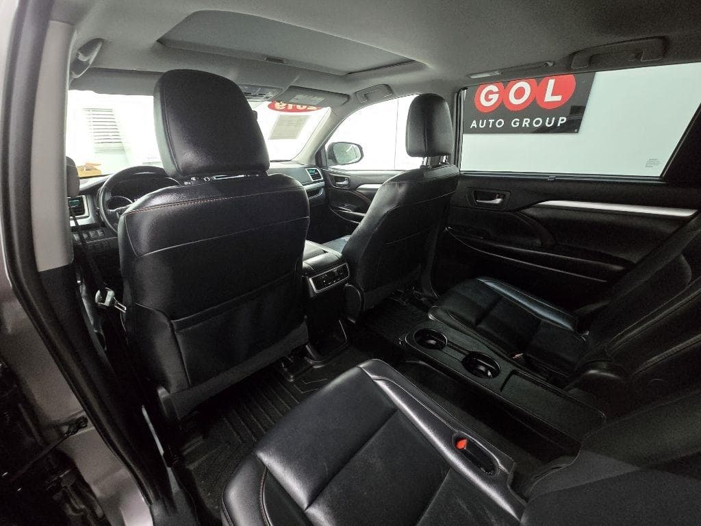 2019 TOYOTA Highlander - Image 12