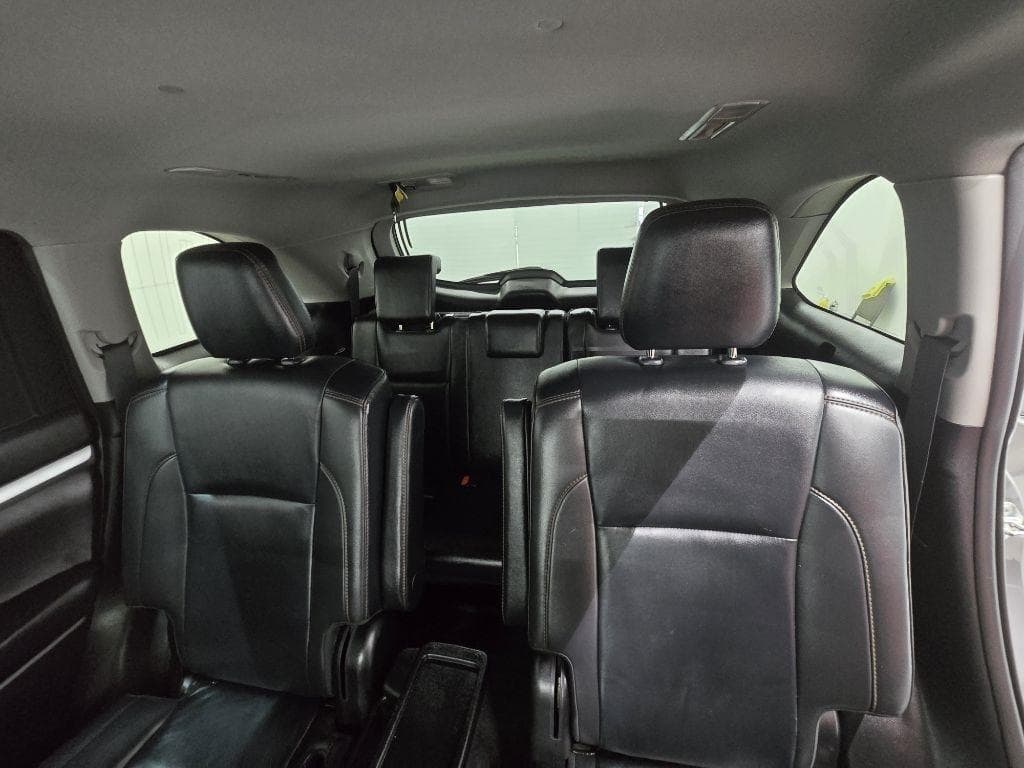 2019 TOYOTA Highlander - Image 13