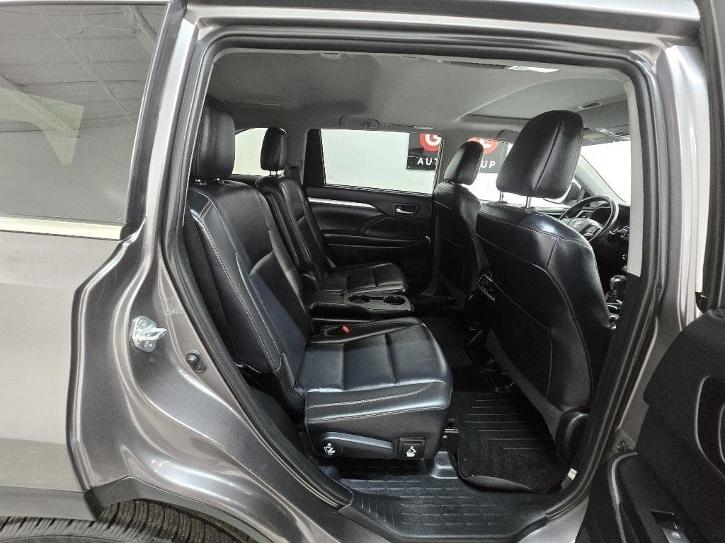 2019 TOYOTA Highlander - Image 16