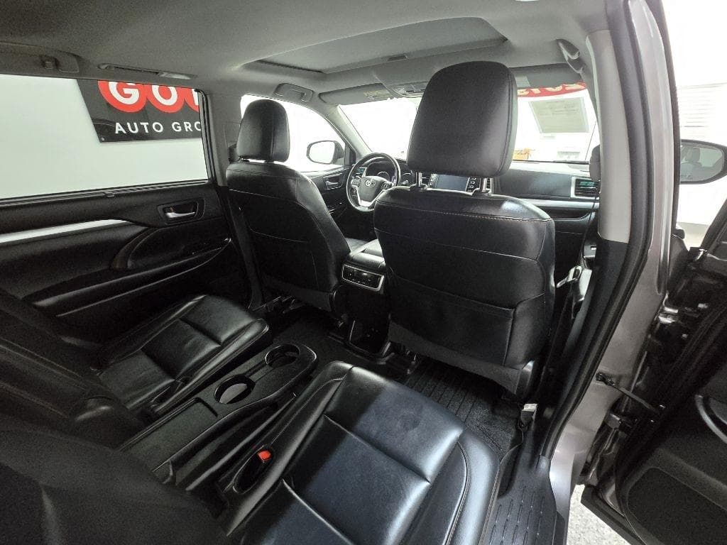 2019 TOYOTA Highlander - Image 17