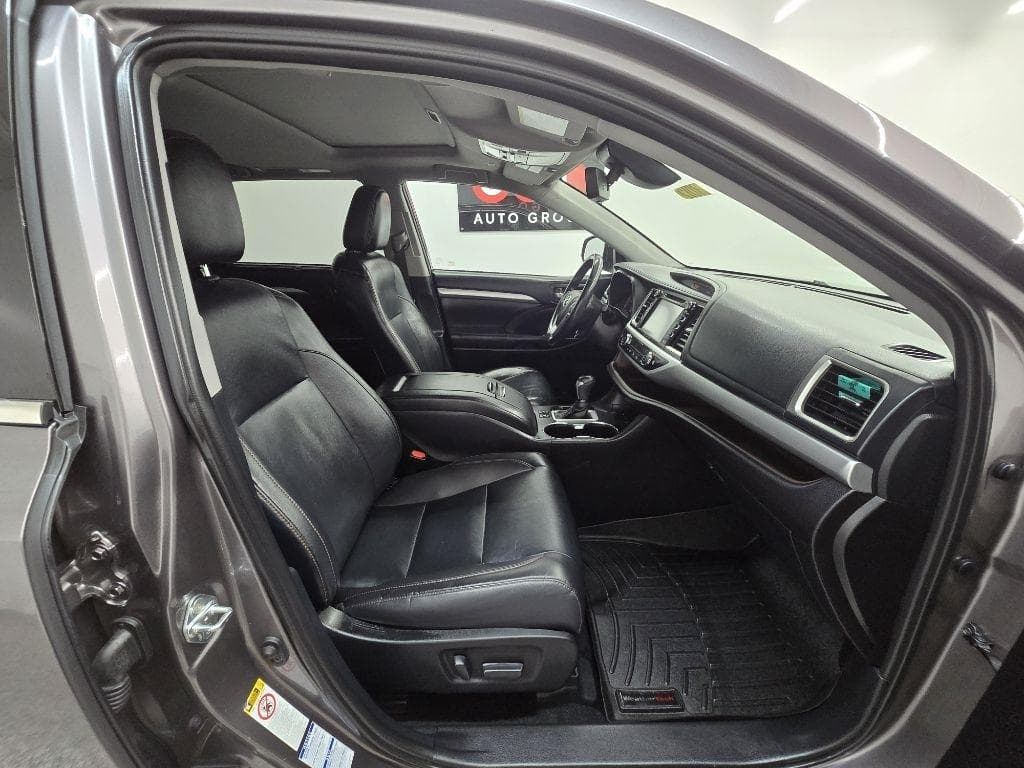 2019 TOYOTA Highlander - Image 18