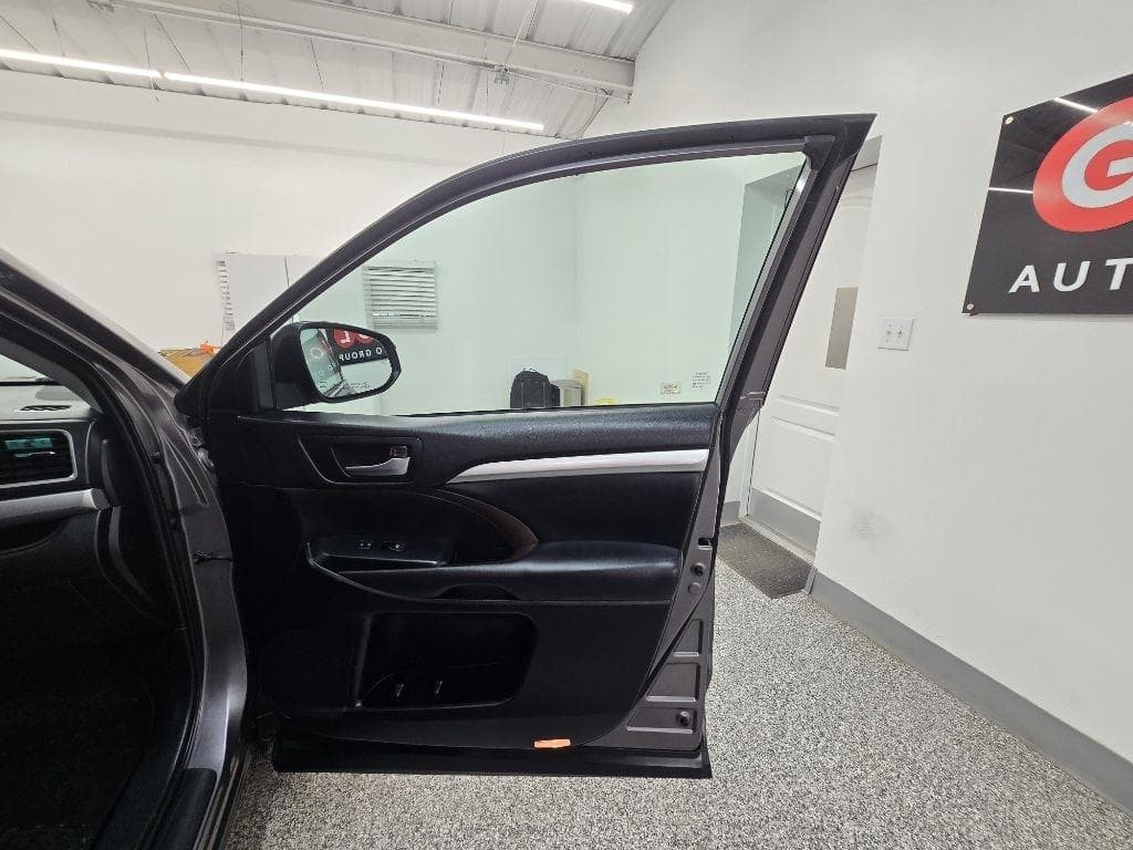 2019 TOYOTA Highlander - Image 27