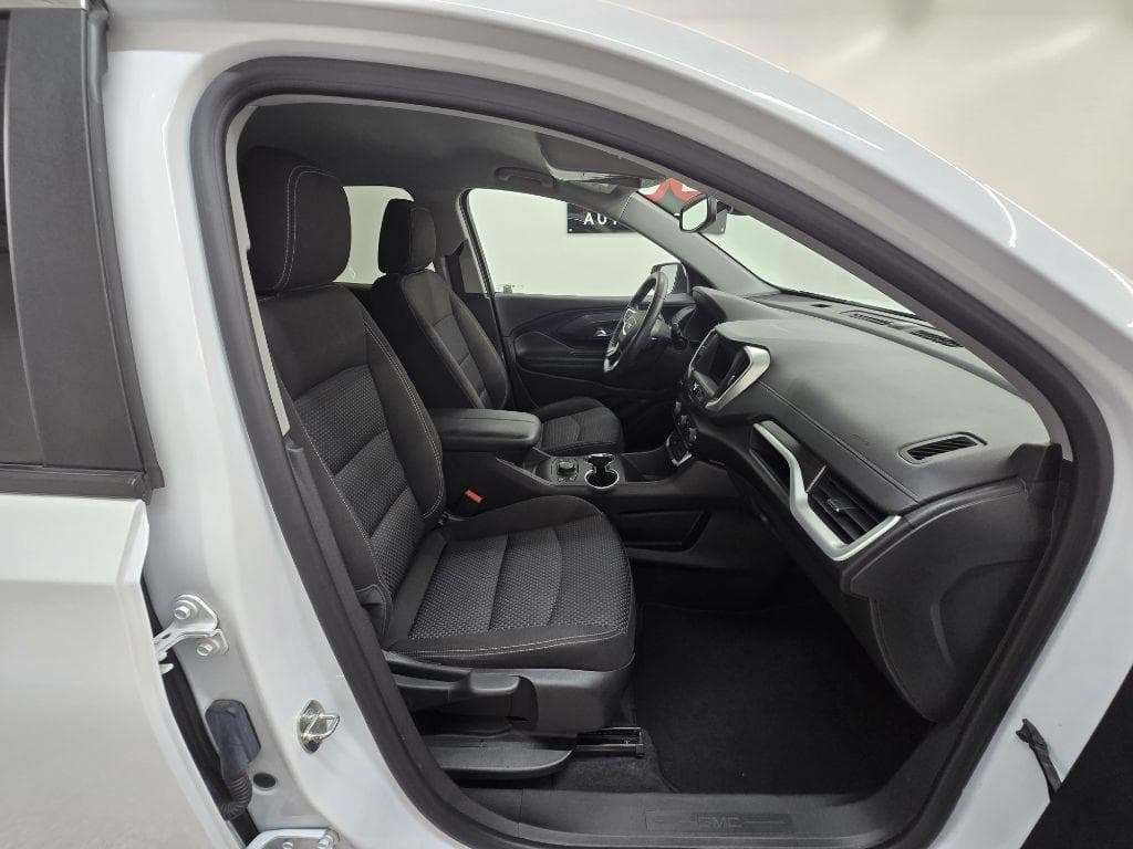 2023 GMC Terrain - Image 16