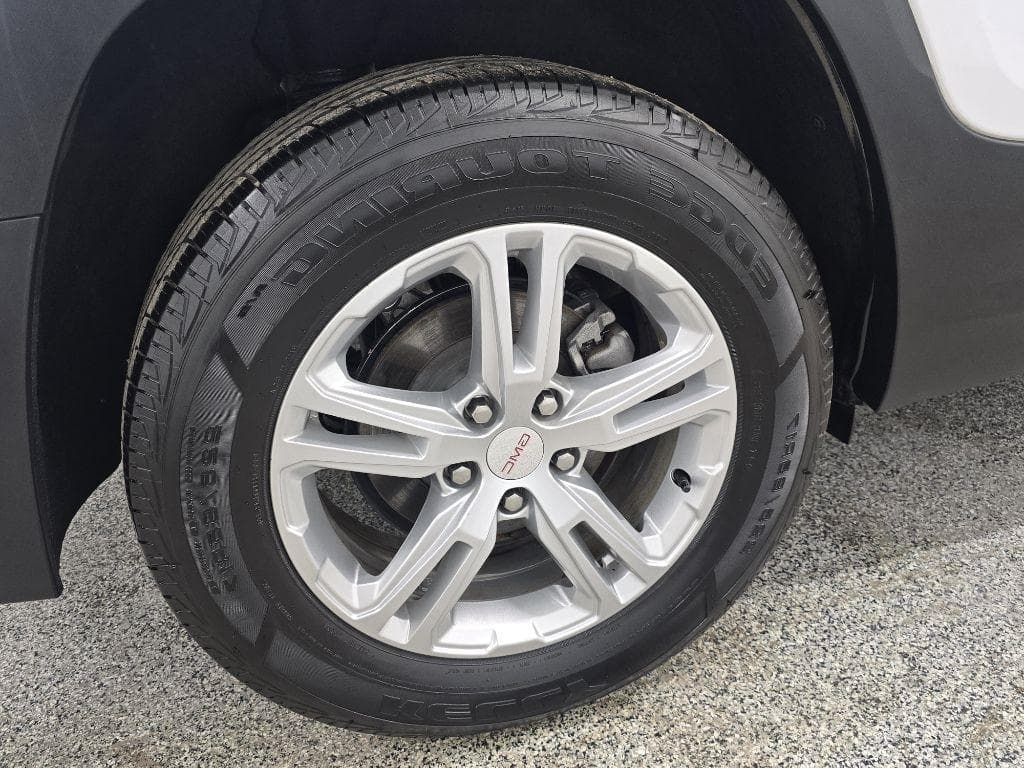 2023 GMC Terrain - Image 28