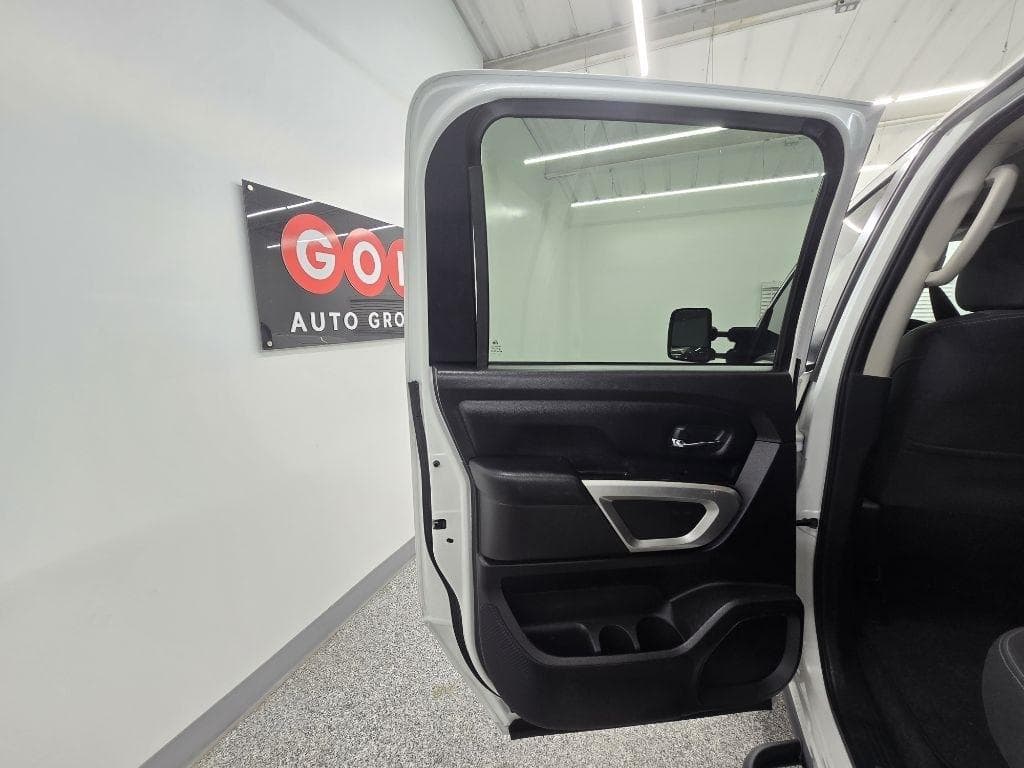 2021 NISSAN Titan - Image 25