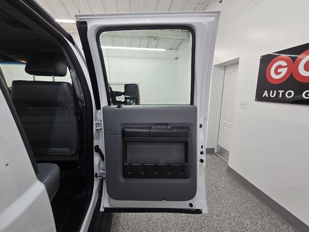 2011 FORD F-350 - Image 22