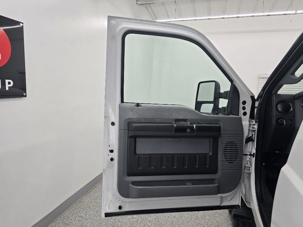 2011 FORD F-350 - Image 23