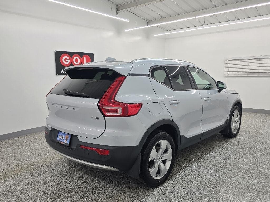 2021 VOLVO XC40 - Image 5
