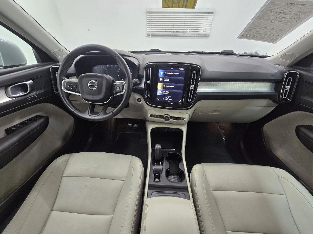 2021 VOLVO XC40 - Image 10