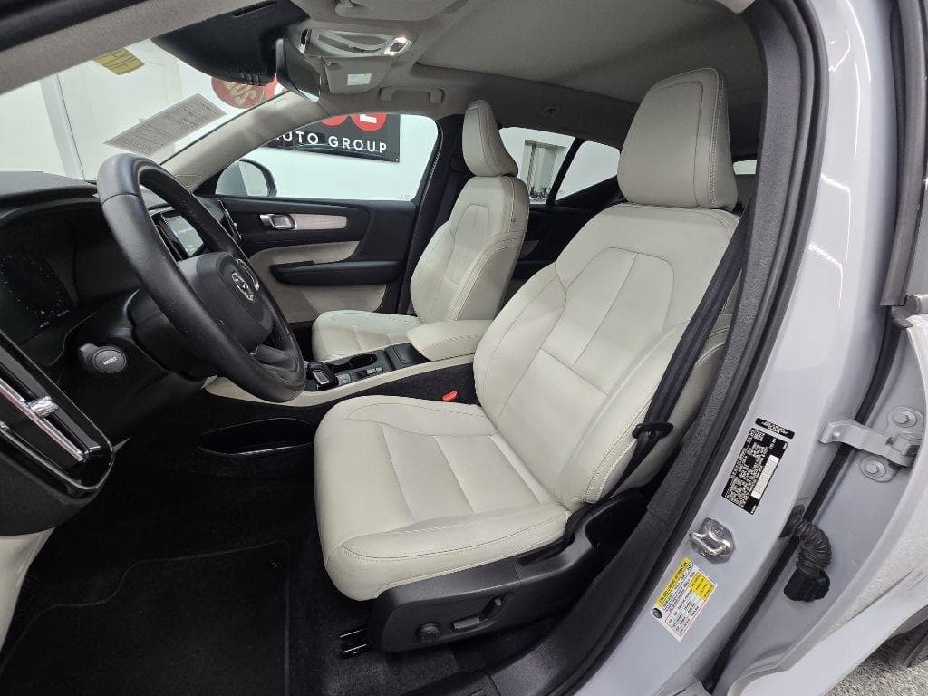 2021 VOLVO XC40 - Image 12