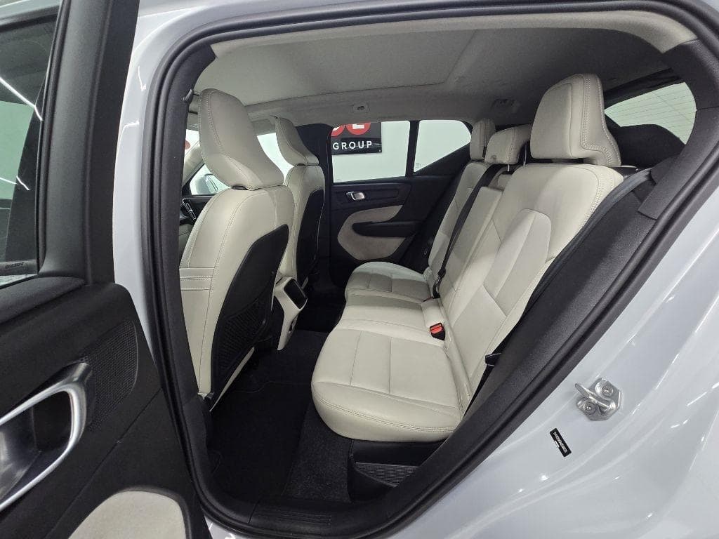 2021 VOLVO XC40 - Image 13