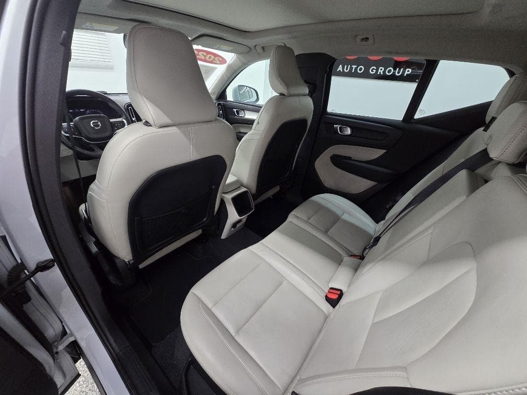 2021 VOLVO XC40 - Image 14