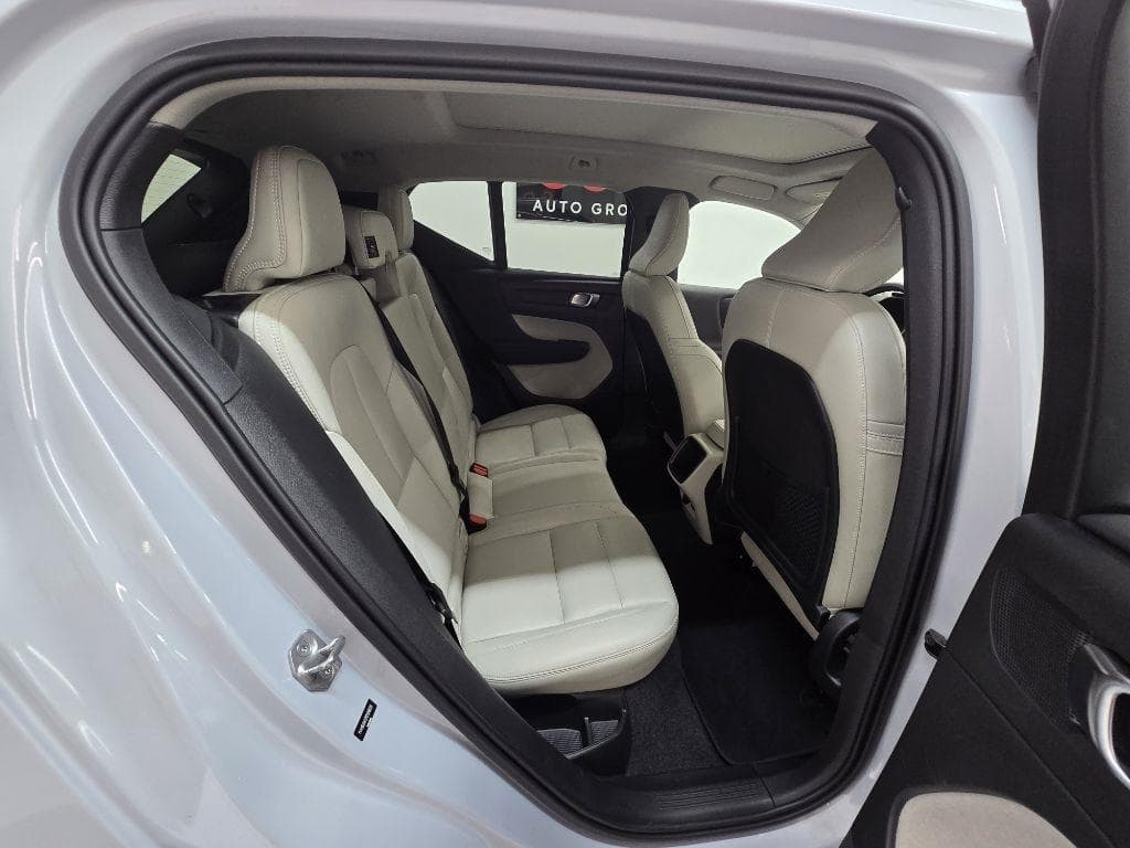 2021 VOLVO XC40 - Image 17