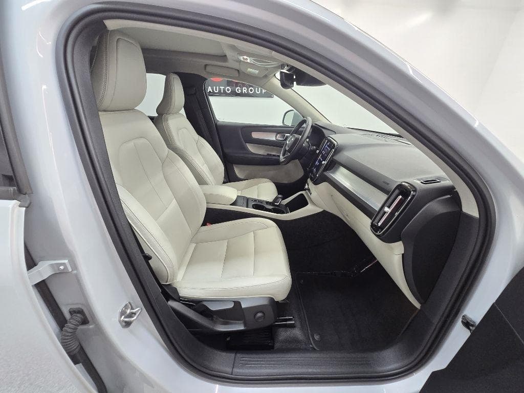 2021 VOLVO XC40 - Image 19