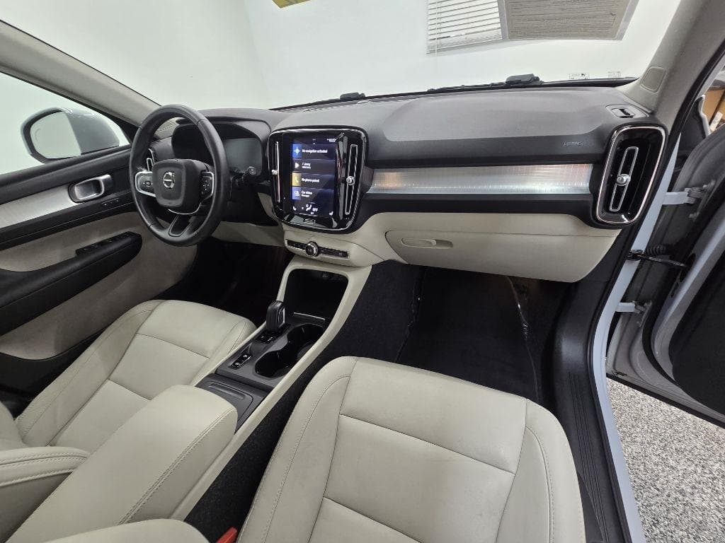2021 VOLVO XC40 - Image 20