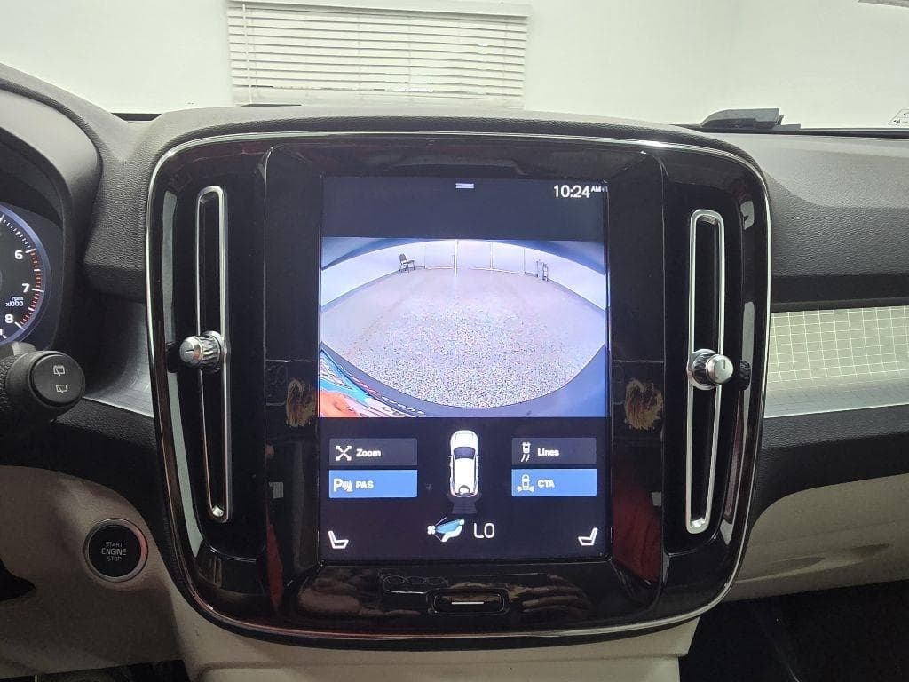 2021 VOLVO XC40 - Image 22