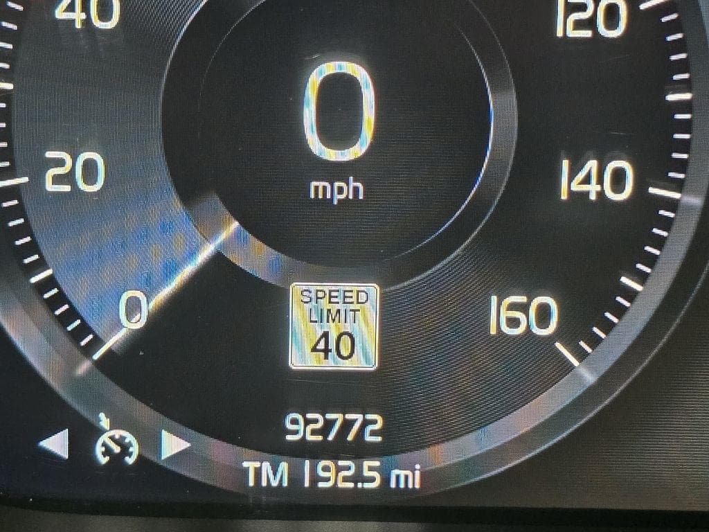 2021 VOLVO XC40 - Image 24