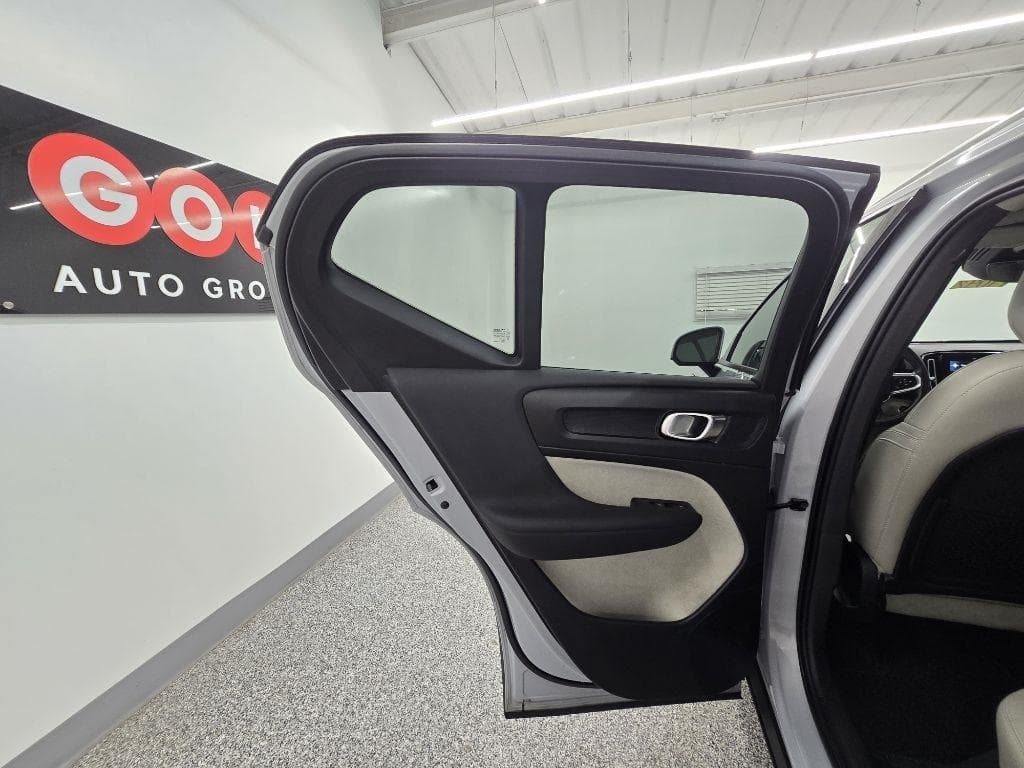 2021 VOLVO XC40 - Image 27