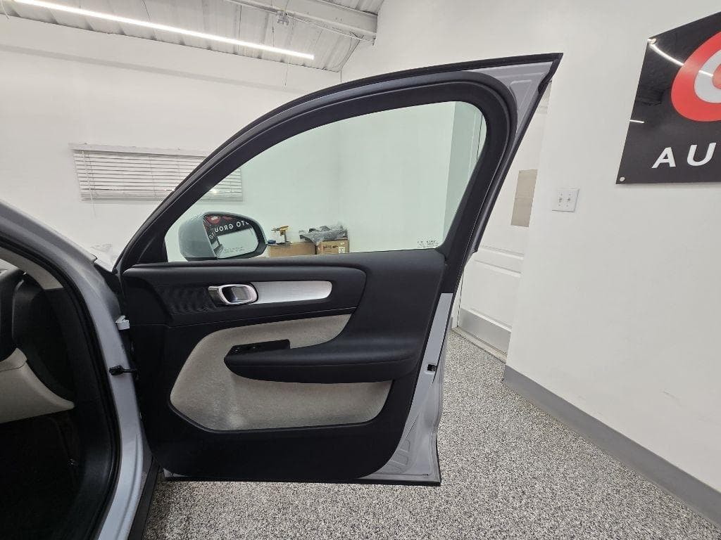 2021 VOLVO XC40 - Image 28