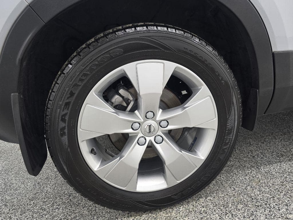 2021 VOLVO XC40 - Image 32