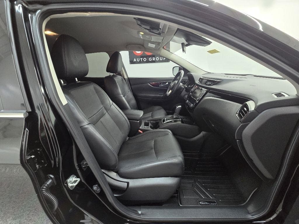 2019 NISSAN Rogue - Image 18