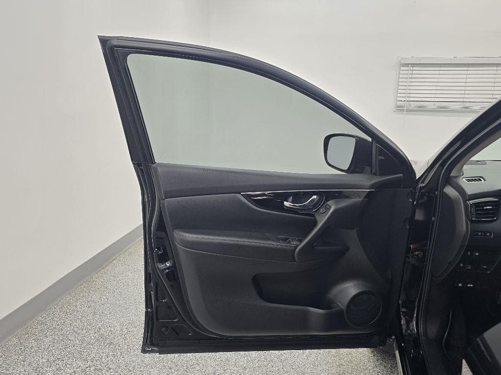 2019 NISSAN Rogue - Image 24