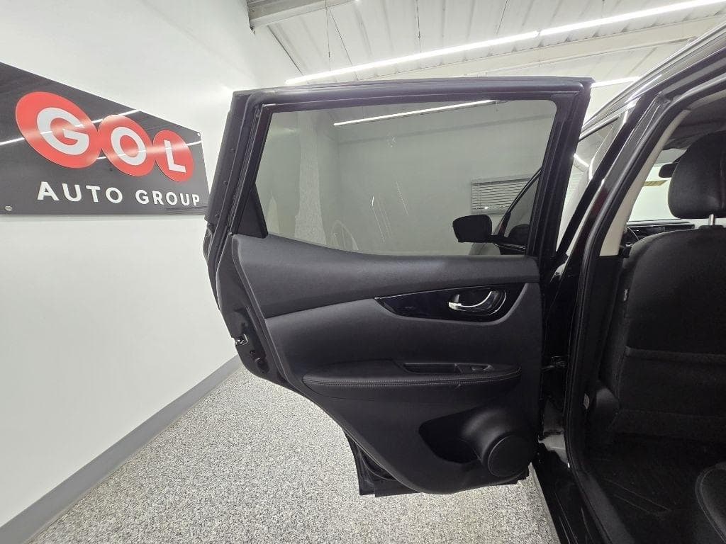 2019 NISSAN Rogue - Image 25