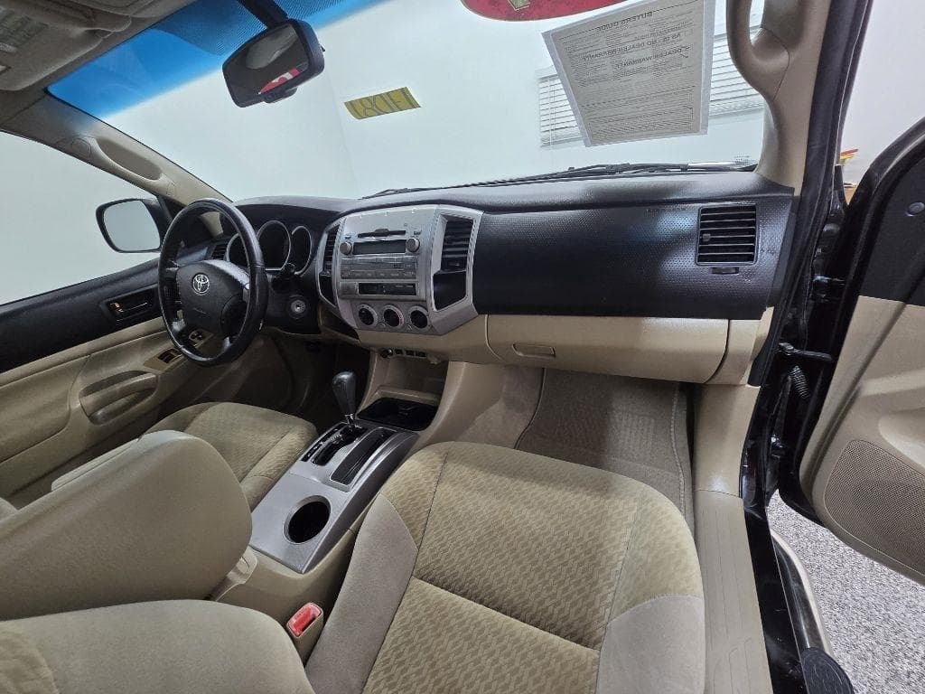 2011 TOYOTA Tacoma - Image 18