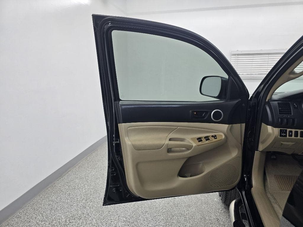 2011 TOYOTA Tacoma - Image 23