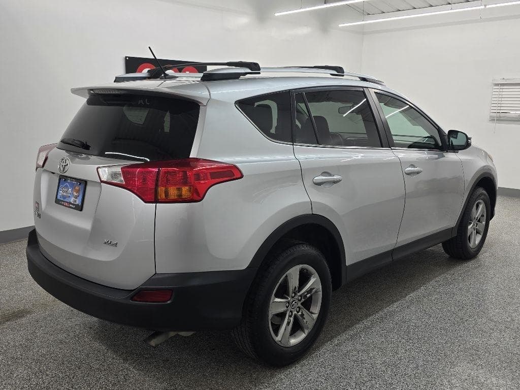 2015 TOYOTA RAV4 - Image 5