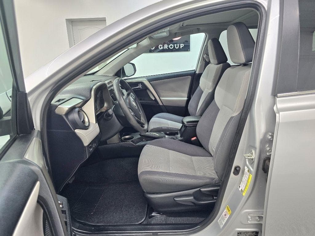 2015 TOYOTA RAV4 - Image 8