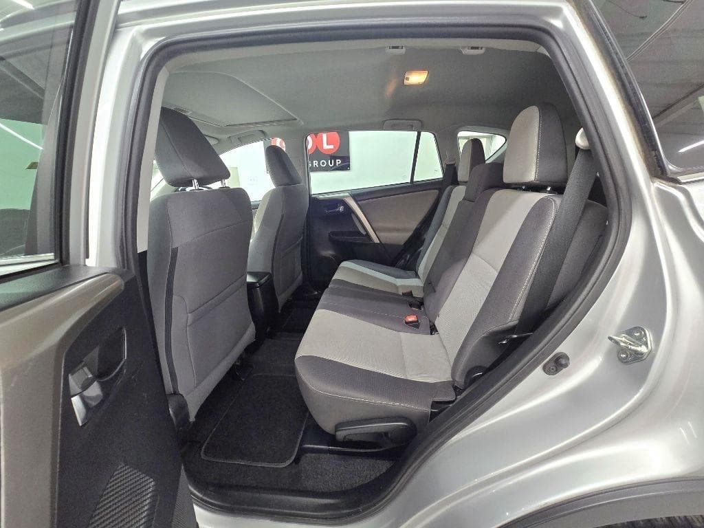 2015 TOYOTA RAV4 - Image 9