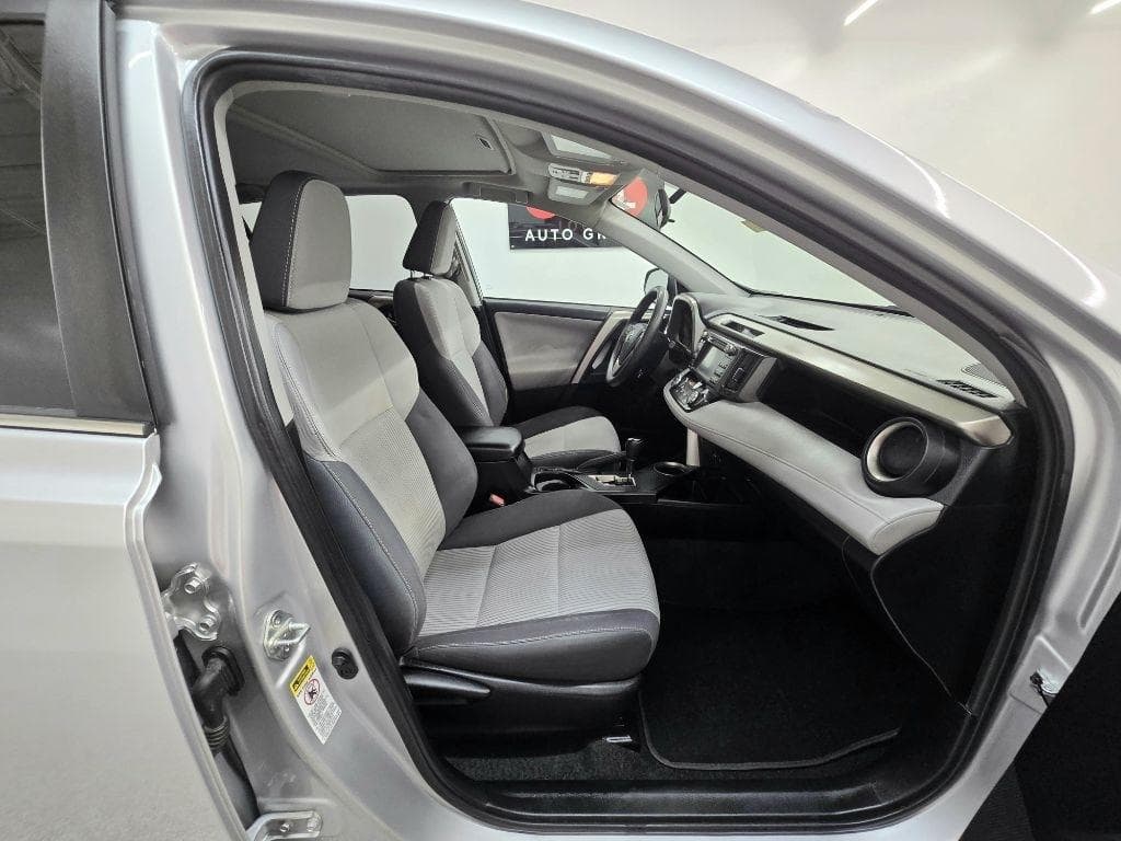 2015 TOYOTA RAV4 - Image 17