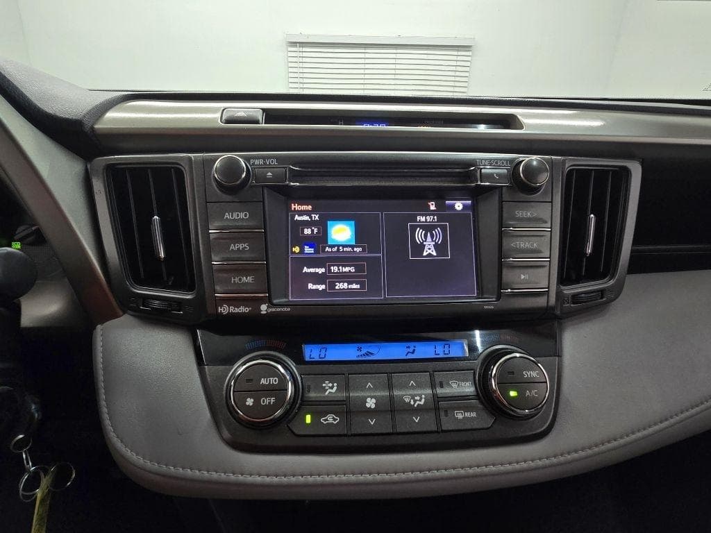 2015 TOYOTA RAV4 - Image 18