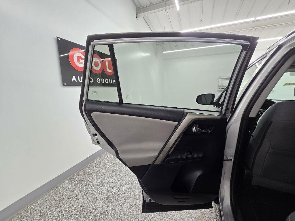 2015 TOYOTA RAV4 - Image 23