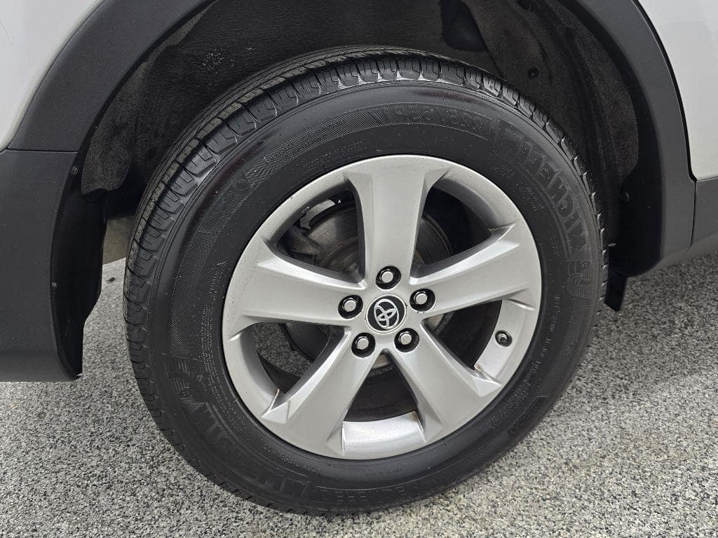 2015 TOYOTA RAV4 - Image 26